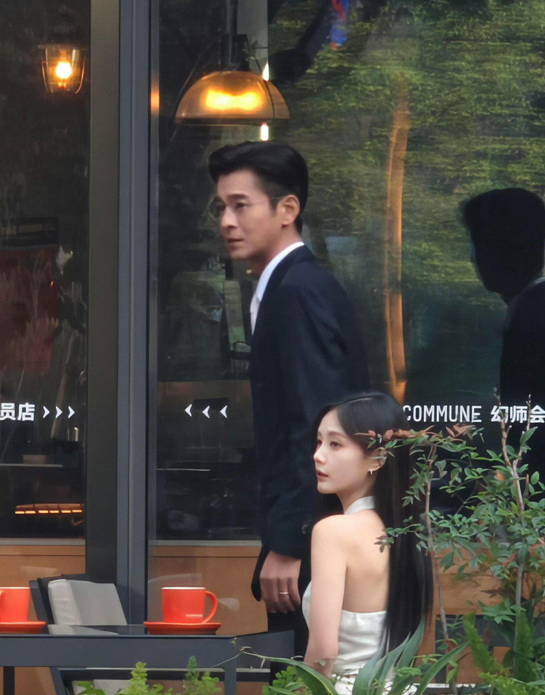 李一桐乔振宇《美人余》同框路透来了！这背影绝了！