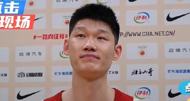 中日战后胡金秋接受采访为什么哭？他认为球队需要自己做很多，而自己却做的太少，要不