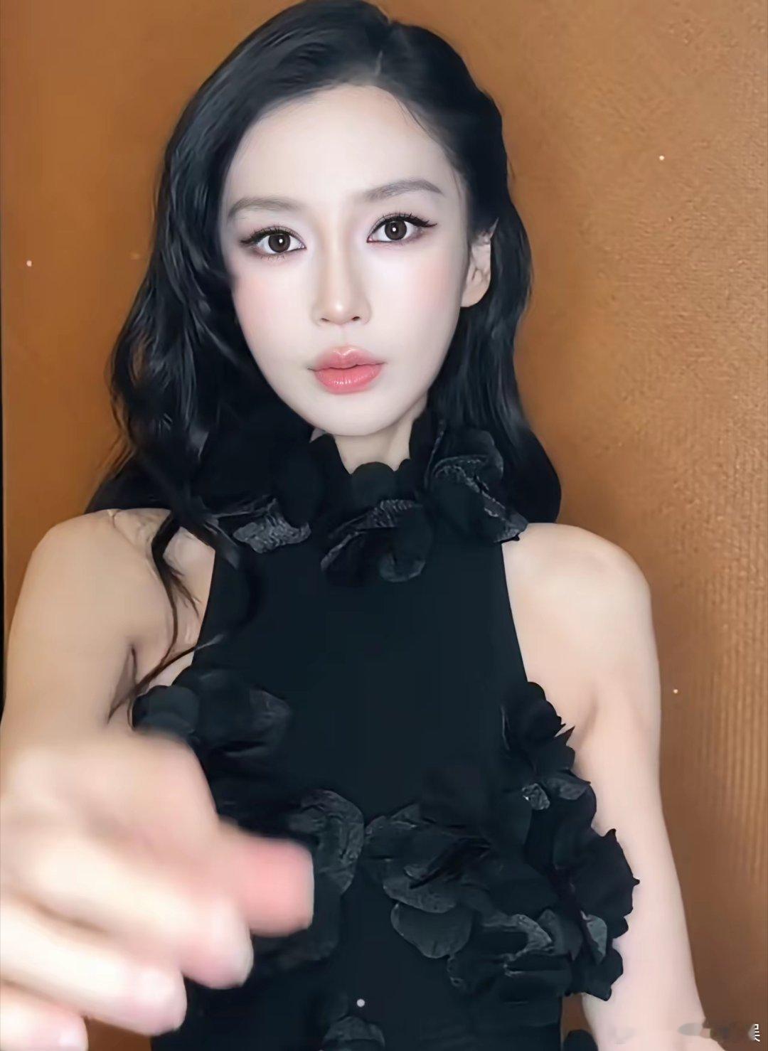 黄晓明还喜不喜欢杨颖，已经不重要了，重要的是，单凭杨颖现在的颜值状态，她想重新选