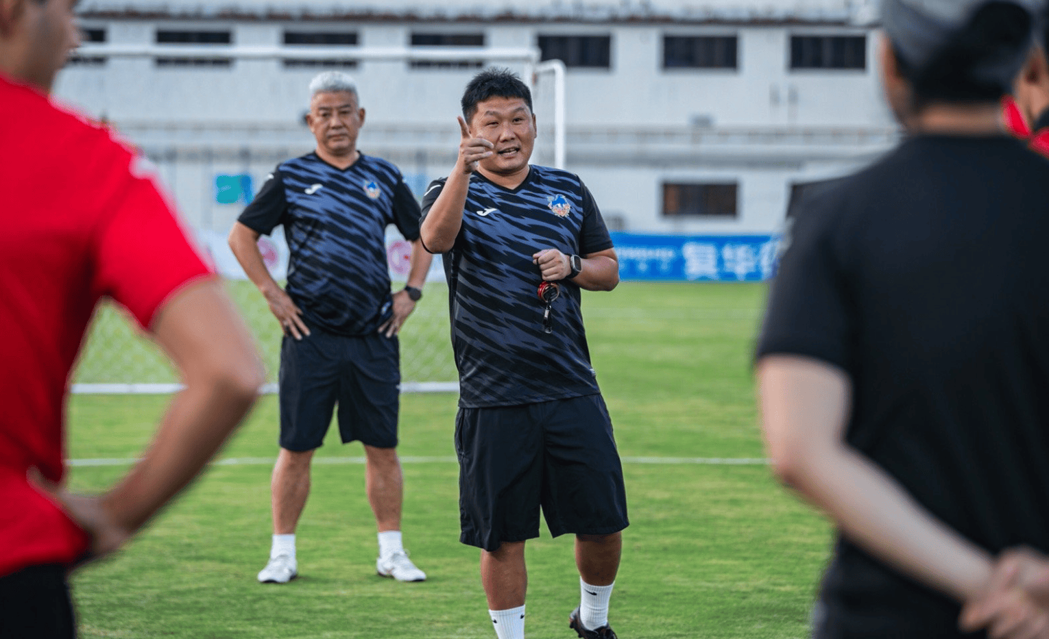 足球报: 铜梁龙长期战略是培养国产教练成中国足坛重要力量