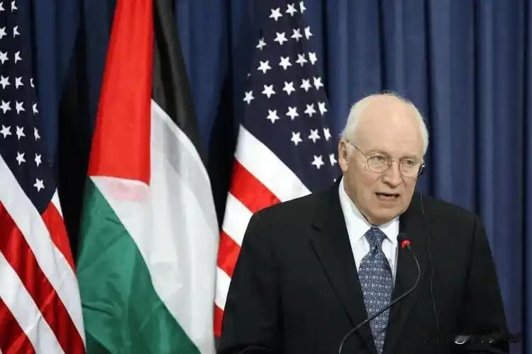 前副总统迪克·切尼的葬礼堪称美国政治大戏——两党前大佬齐聚忆“往昔和睦”，现任总