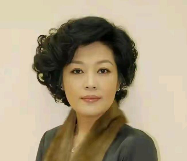 哈文说，我每年会回国一两次，看看家里的老人，见见老朋友。国内的朋友渐渐少了联系，