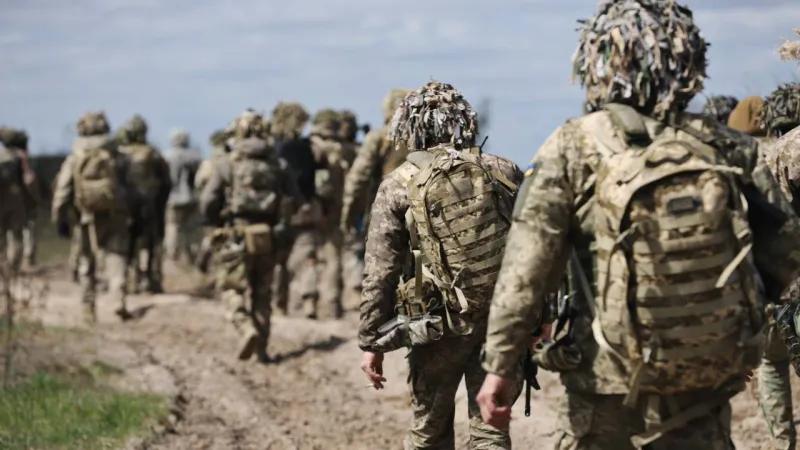 乌克兰再动员20万人准备跟俄罗斯打“巷战”！4月1日，泽连斯基召开了一个会议，