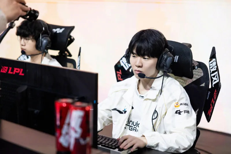 2026LPL第一赛段淘汰赛，iG以1-3的比分不敌AL，止步六强。赛后，Roo