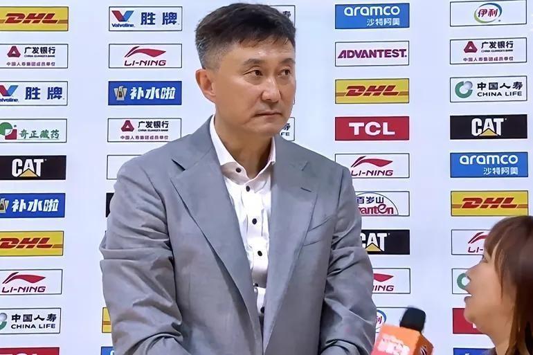 杜锋打山西输了，他开口了，说山西能换11个外援，广东比不了。打北京输了，他又