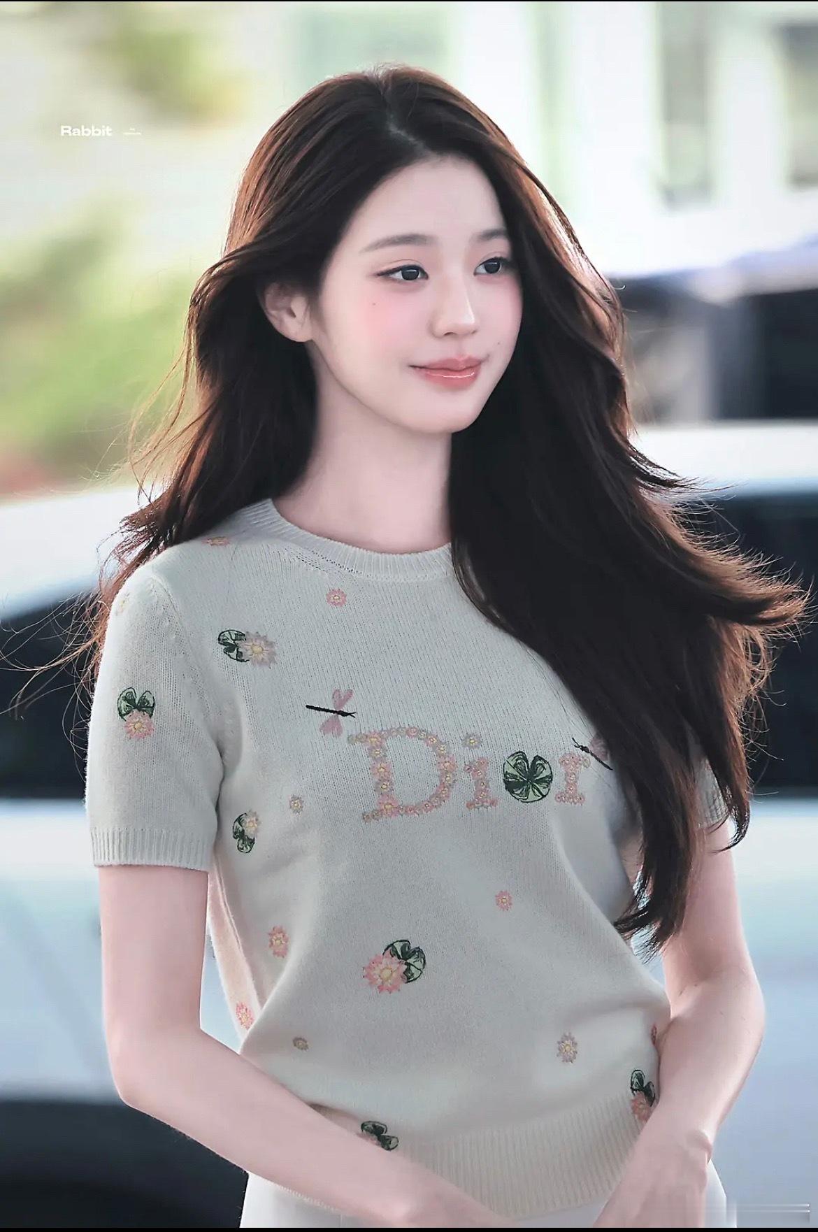 迪丽热巴和张元英谁更适配Dior？​​​