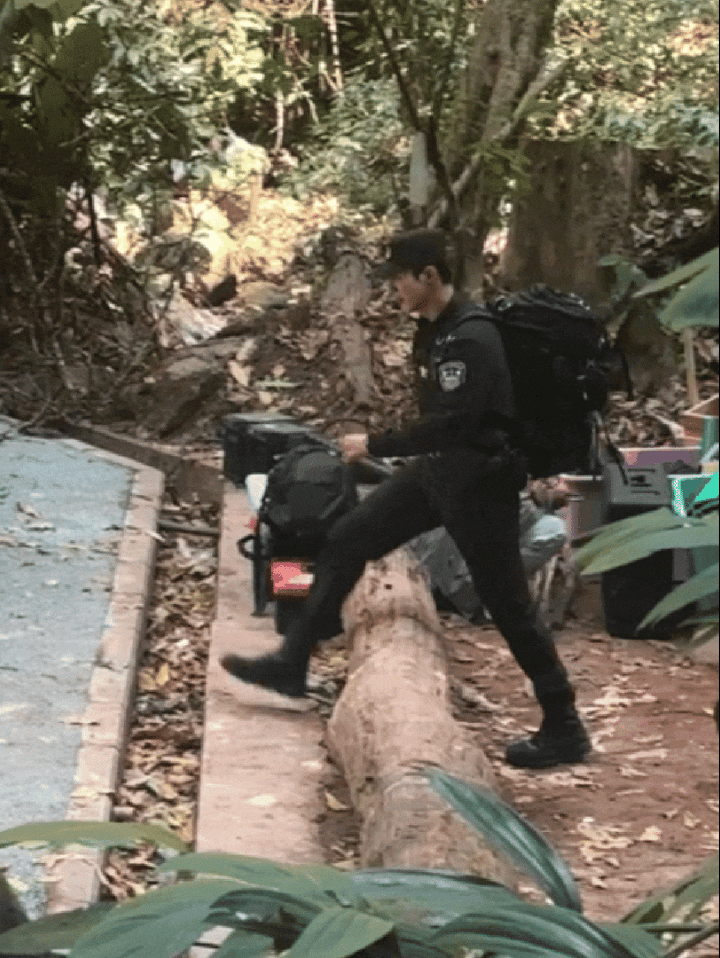 黄景瑜︱今日路人偶遇20260413《明川有知夏》勐远仙境取景拍摄时，在景区内的