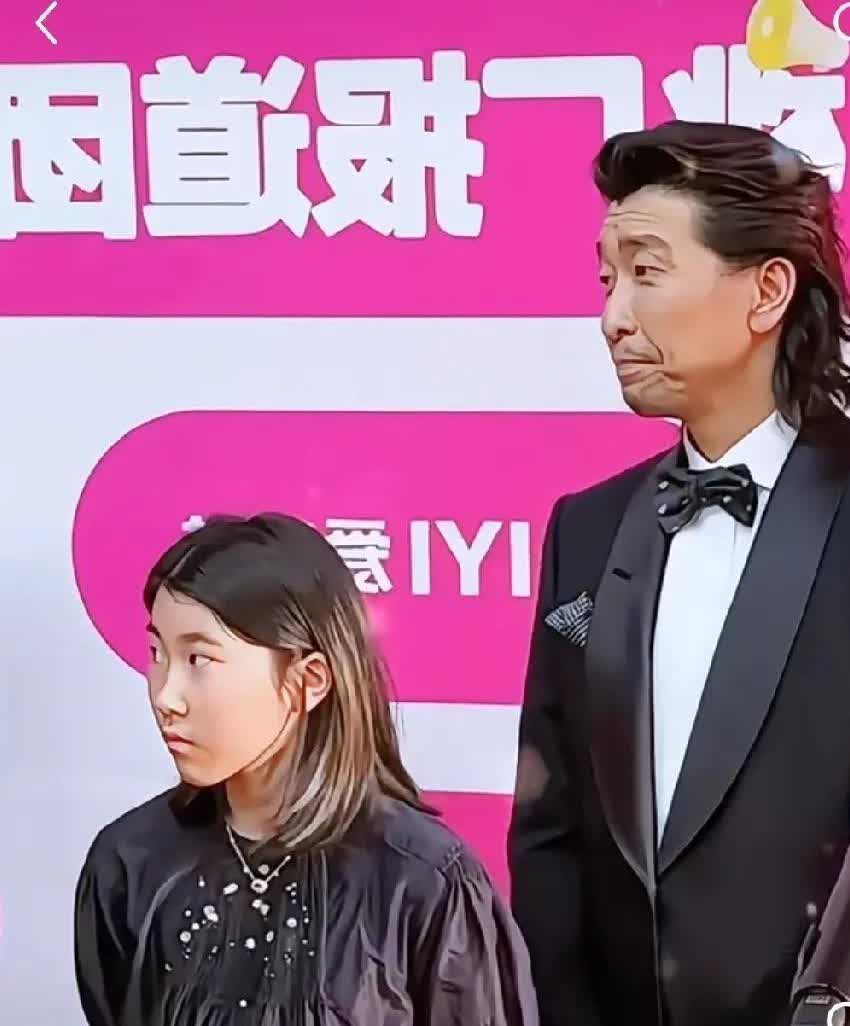 王千源当年娶了一个大美人，所有人都盼着他们将来的孩子能遗传他媳妇王千源儿
