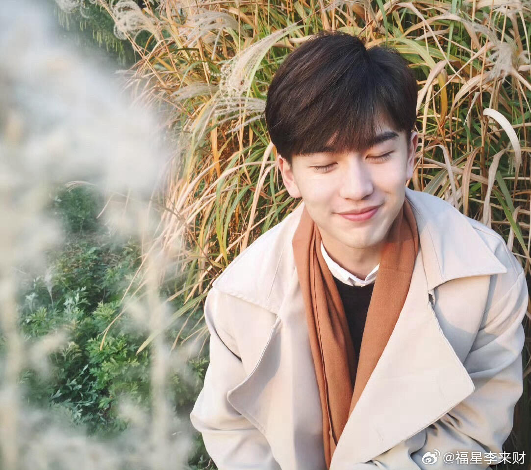 2018，张凌赫早期青涩的模样，8年前未出道已经是建模脸