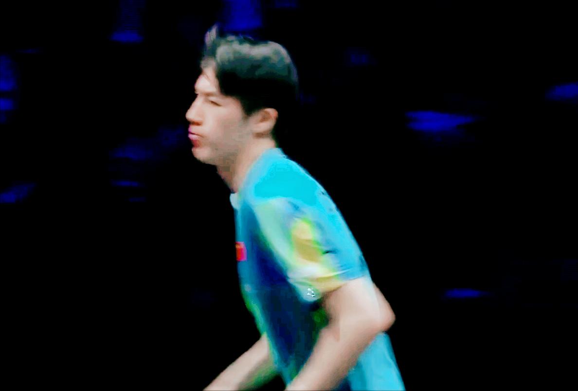 我去！温瑞博燃烧了，每打一个球，都喊一声。周冠达都感叹：这就是年轻小将的身体