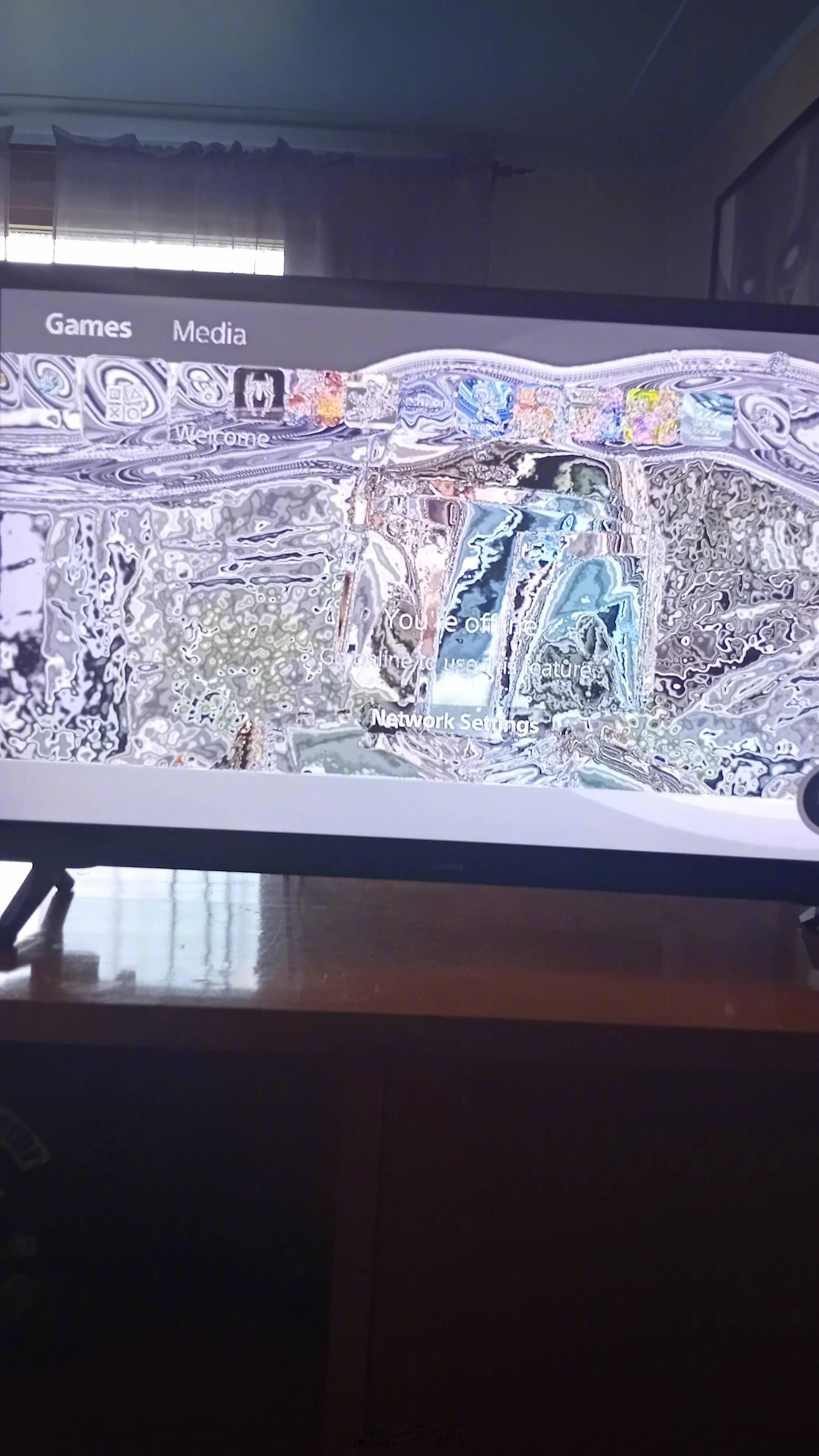 一老外的PS5出现离谱问题，请问这是梵高的油画吗[笑着哭]​​​