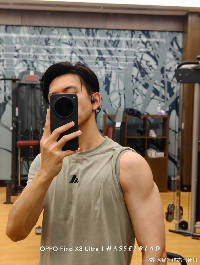 李现胡茬版李现秀肌肉线条李现秀肌肉线条，谁懂这个李现胡茬版的熟感啊，就这个适