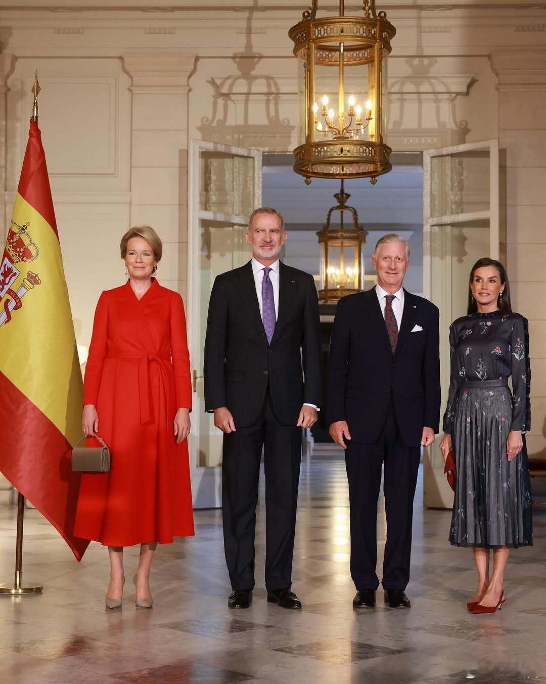 西班牙王室🇪🇸比利时王室🇧🇪10月7日，费利佩国王和莱蒂齐亚王后抵达