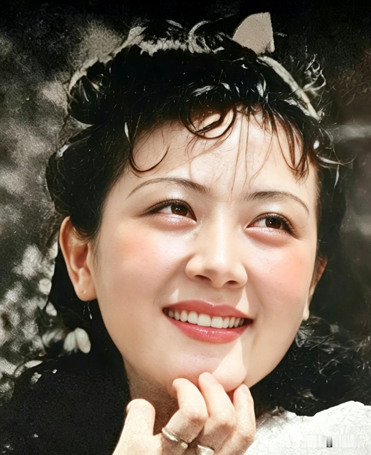 老中青影坛九大美女分别是：上官云珠、周旋、潘虹、赵静、程晓英、赵娜、朱琳、苗苗、