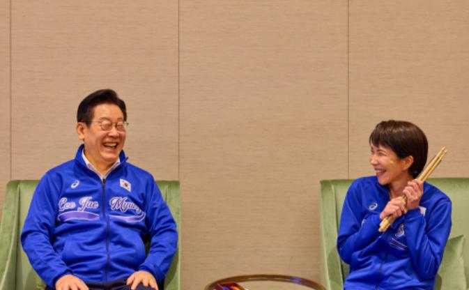 过去一千年里，韩国人从未见过有日本领导人像此人这般对韩国卑躬屈膝、阿谀奉承。