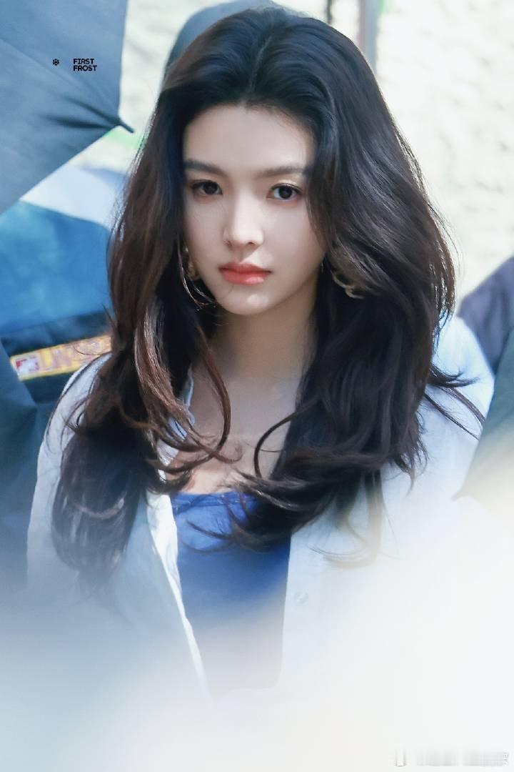 我想象中职场女性穿搭就章若楠这样：章若楠新剧大事很妙千盏女神我要嫁给你