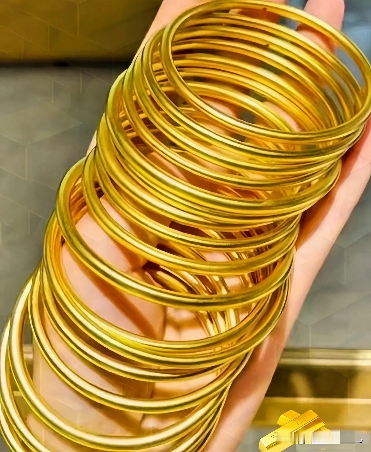 一觉醒来！金价变天了！金价一直在1000元附近徘徊，一直没能跌到800元