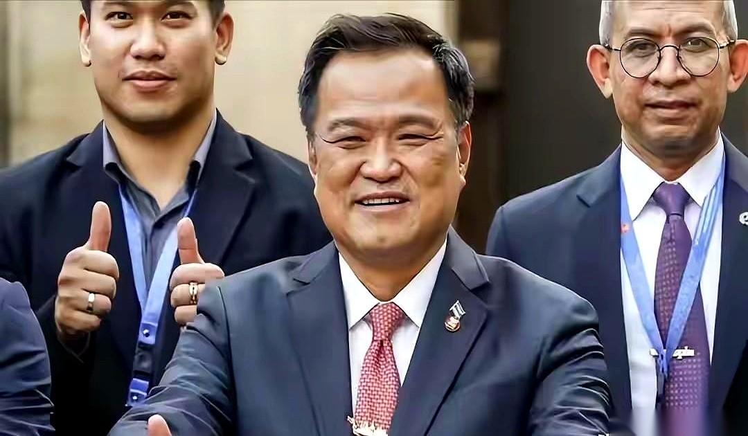 洪森这回，算是栽了个大跟头。直接被阿努廷当面拒绝，一点面子没给。老江湖估计当