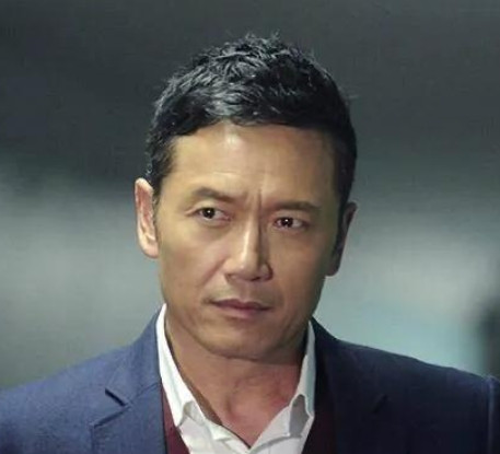 当年，苗侨伟的父亲病重，并很凝重的跟苗侨伟说：“我知道我的身体快挺不住了，但我希