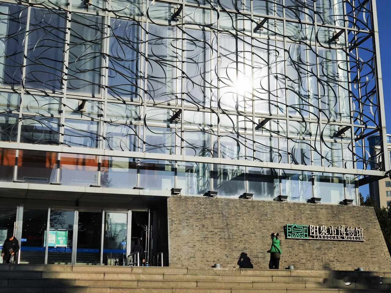 阳泉博物馆博物馆不大，与图书馆在一起。金代的文物比较多，当时阳泉是金国管辖