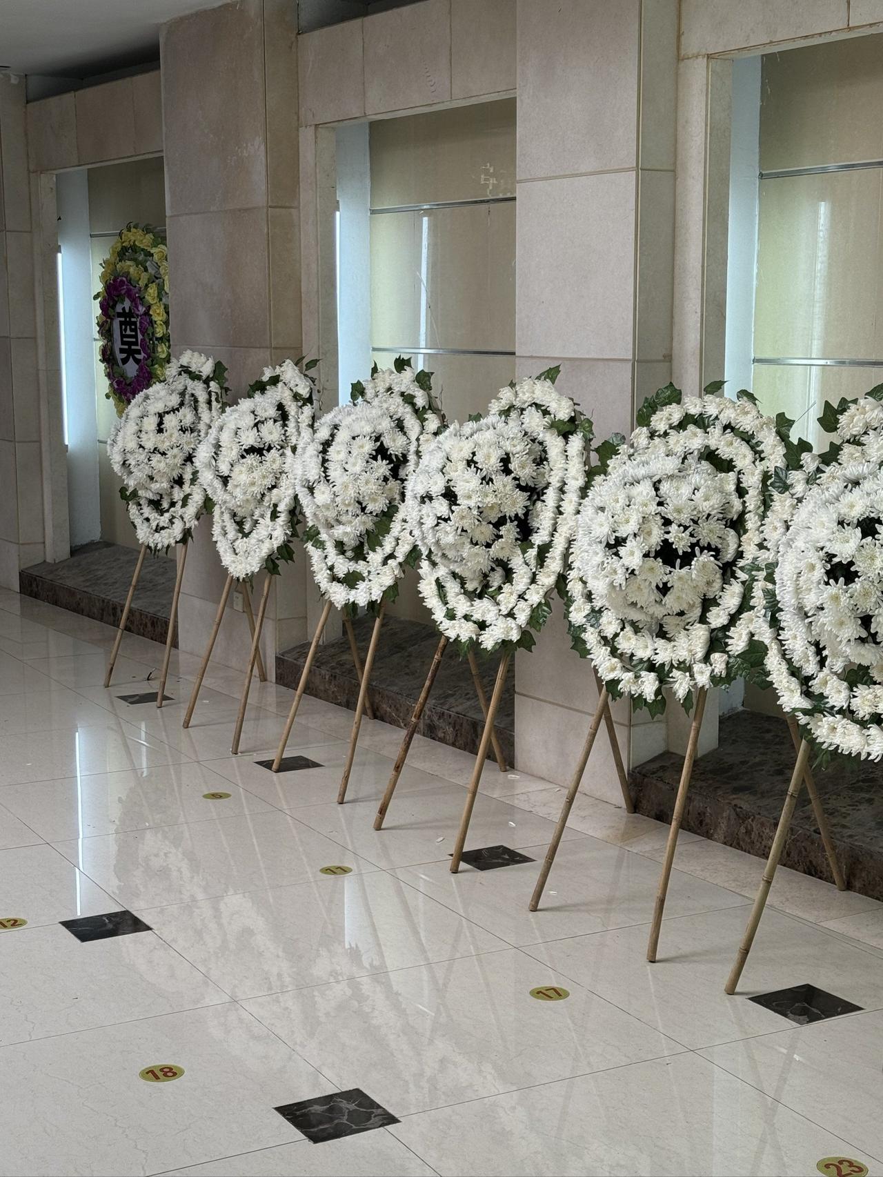 ☁一位火葬场工作人员说：“人死后，一是要火化，二是火化后，不要领骨灰，让火