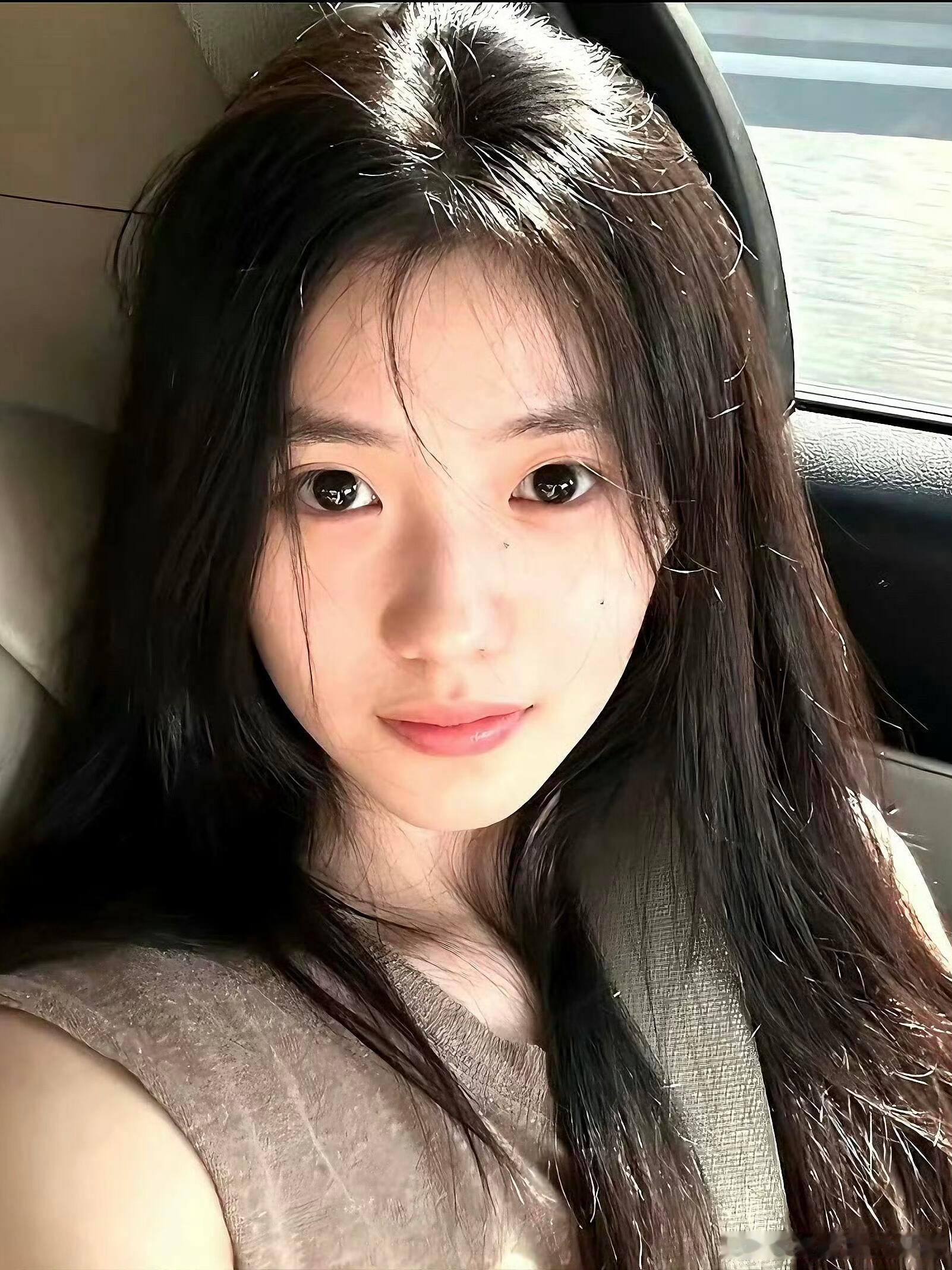 刘浩存刘浩存就是小说里描述的天生丽质的白月光女主，言情小说里清冷白月