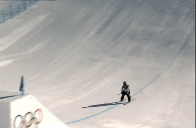 飞在空中滑雪板掉咋办？疼！看参加冬奥会的运动员在空中飞来飞去，我们很多观众心里