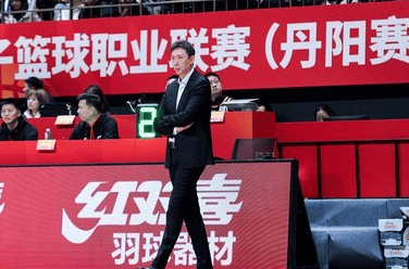 易立: 队员们面对北京有点紧张, 国内球员本场发挥值得肯定