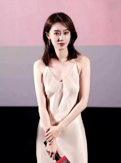 张小斐算是喜剧界身材第一人，可惜火了一把后没人捧​​​