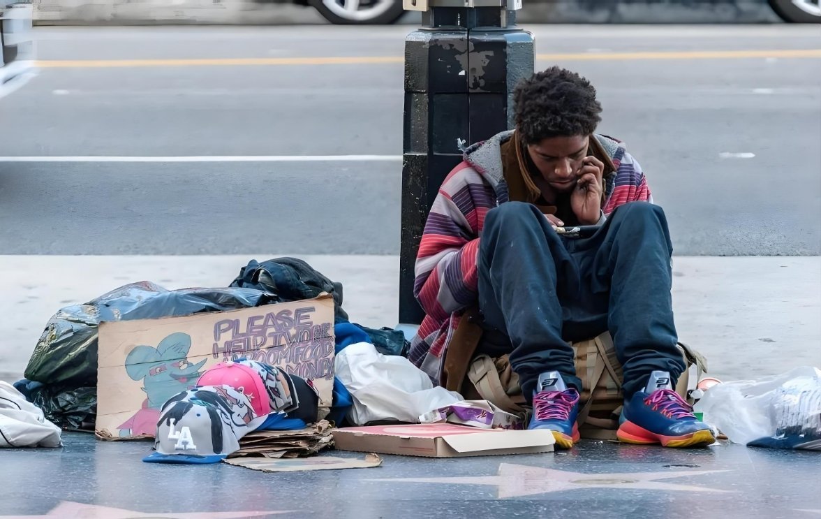 牢A的言论之所以引爆争议，恰恰是戳痛了两类人的软肋。一类是自诩“优等”的美国高华