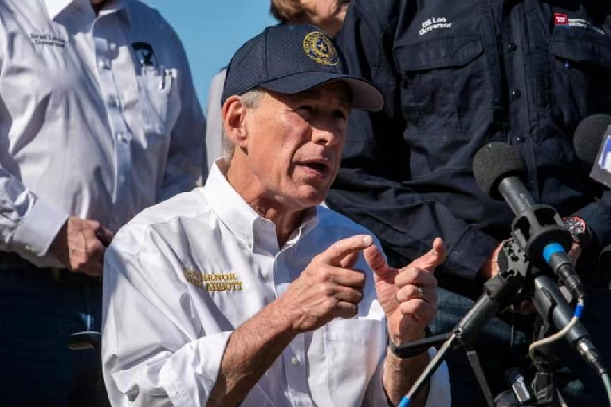 昨天，美国得州州长阿博特对媒体说:“为保护得州人民的隐私不受中国政府的入侵，得州