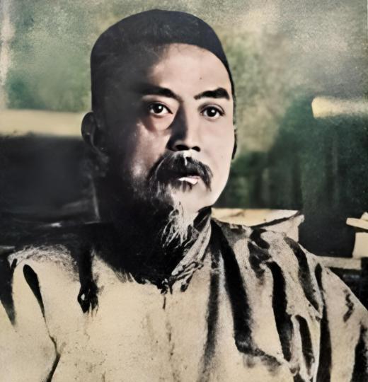 1917年，刘文典到北大教书。一天，辜鸿铭问他：“你教什么课？”“汉魏文学。”刘
