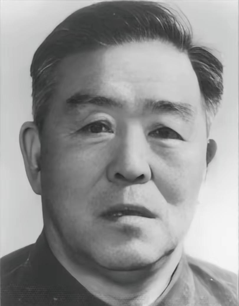 黎玉同志，一个山西人，受党的委派1936年骑着一辆自行车来到了山东。白手起家把