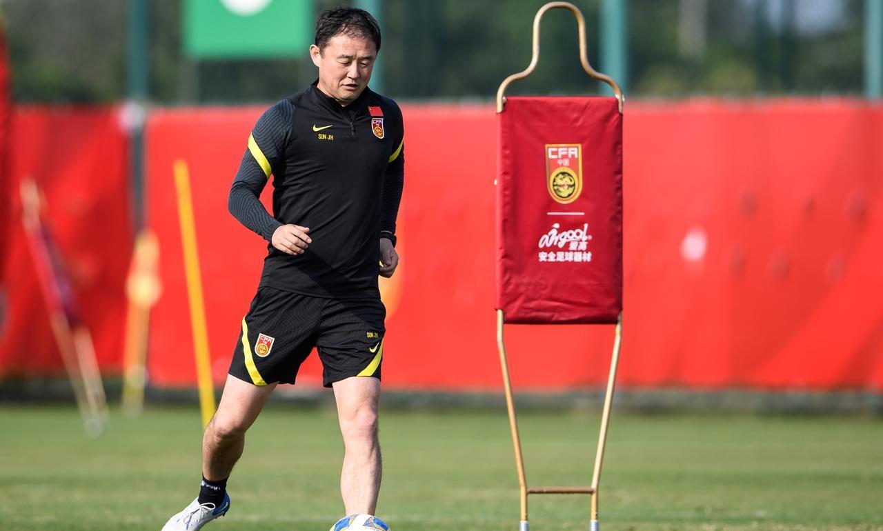 孙继海曾经与阿里汉和杜伊这两位国足主教练产生过较大的矛盾。但他后来表示和阿里汉已
