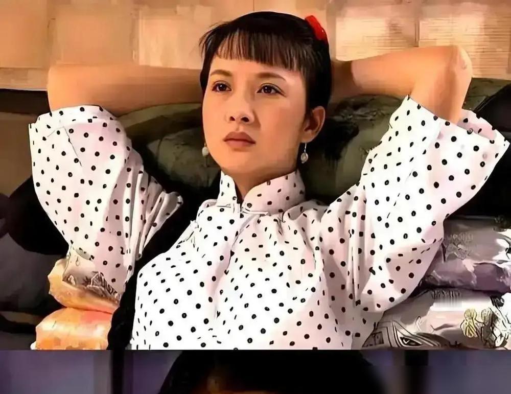 1994年，郭宝昌导演为换掉《过把瘾》原定女主演，赖上江珊家，连吃三晚夜宵。他不