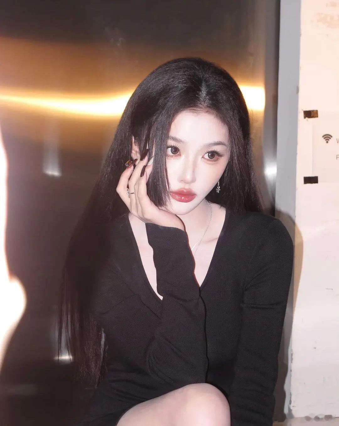 这审美是不是有点儿问题，怎么沉迷这个高颅顶