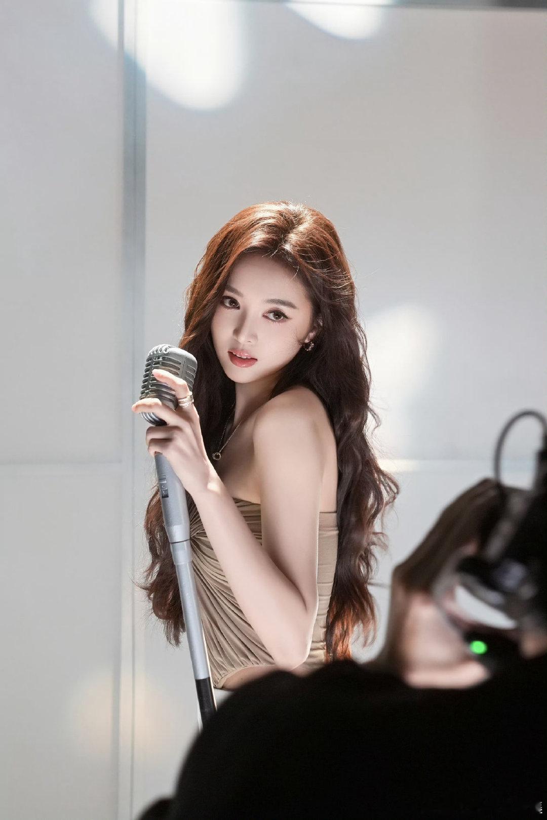 #吴宣仪#气质优雅，温柔漂亮，美美哒​