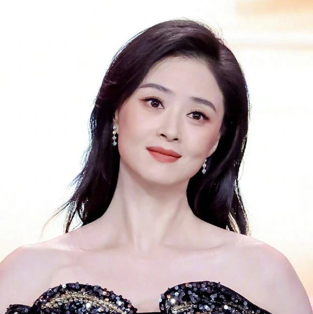 一向低调的蒋欣在社交平台高调发文仅6个字，却满满都是兴奋和为好友宣传的喜悦，这