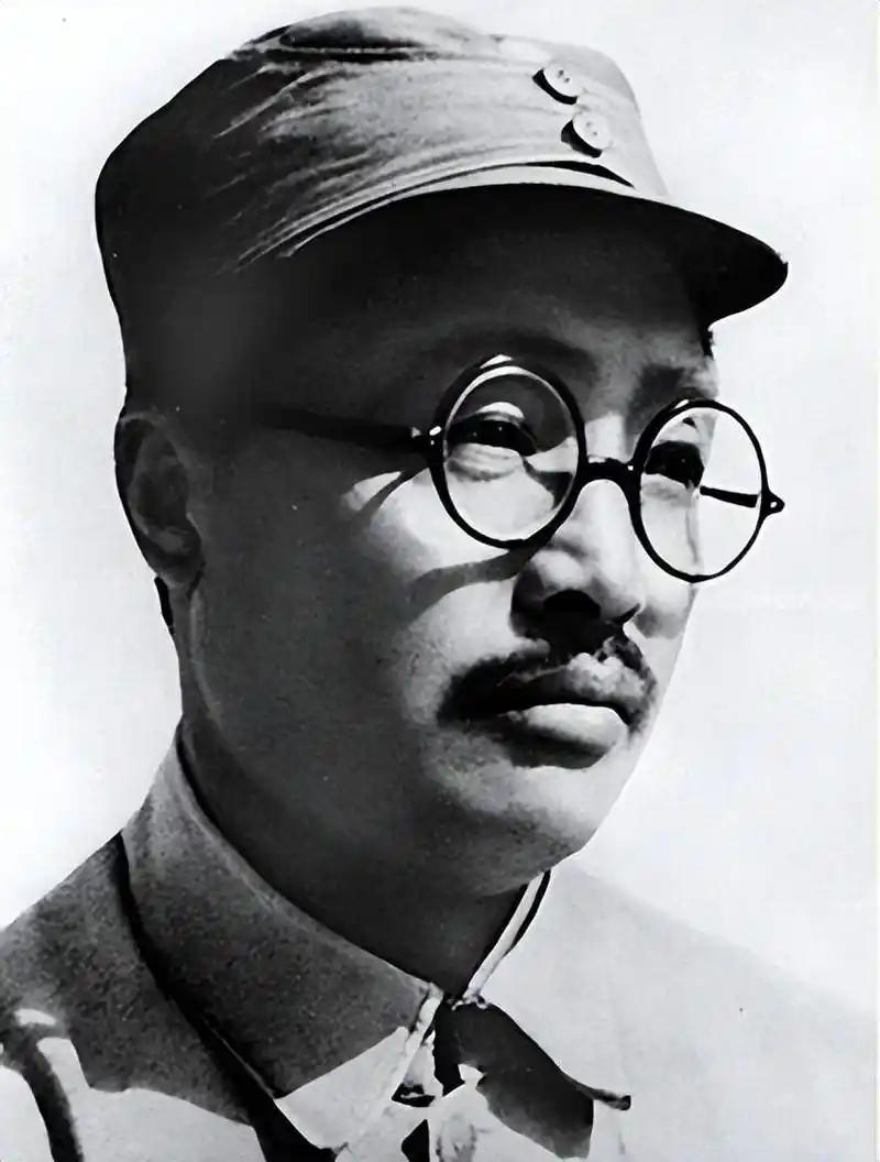 1959年，中央遇到了一个比较棘手的问题。彭老总这年不再担任国防部长，接下来谁来