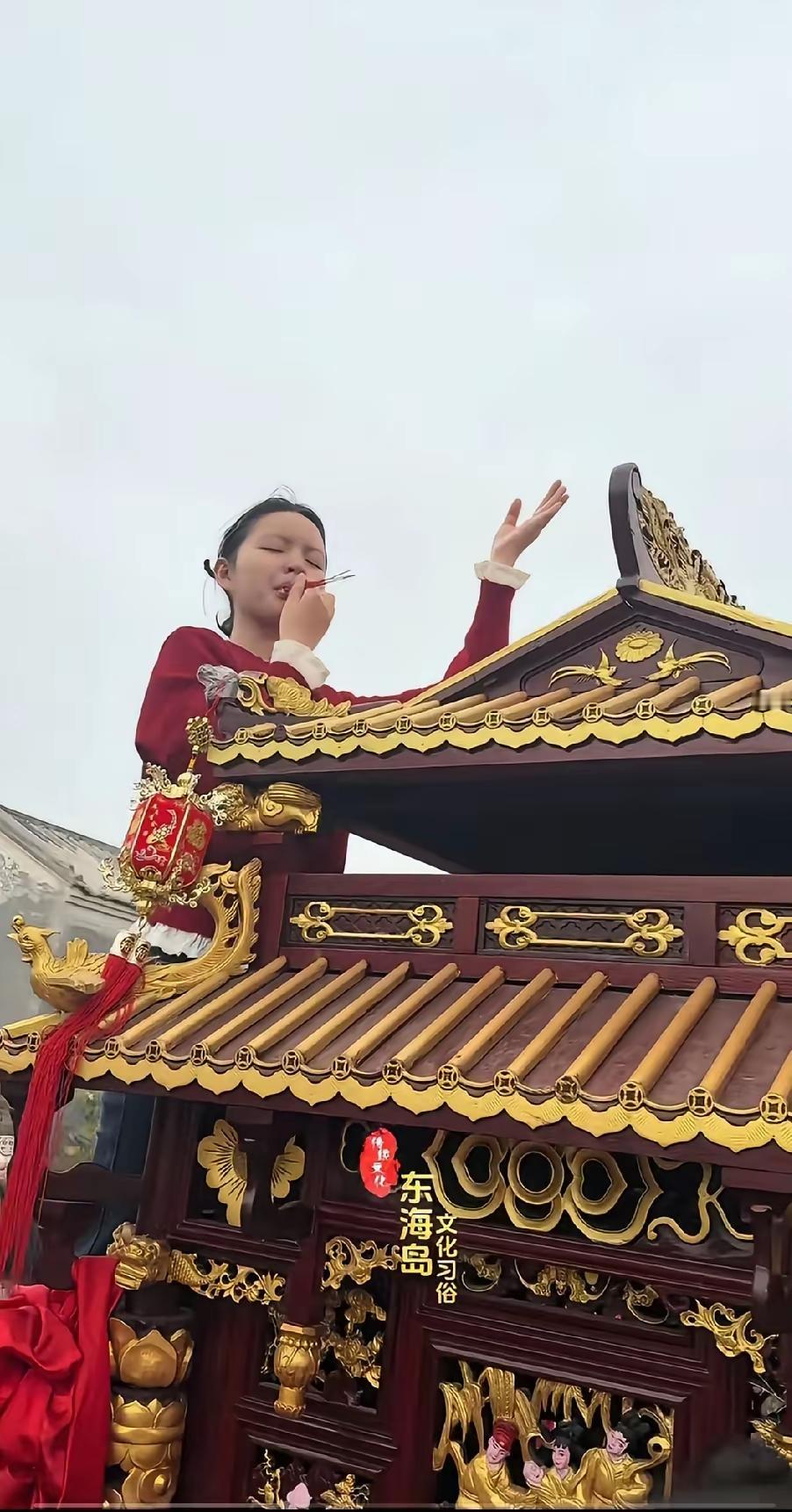 很多人好奇，那个抬妈祖的轿子为啥会抬不动了？其实不是抬不动，是抬轿子的人心里发