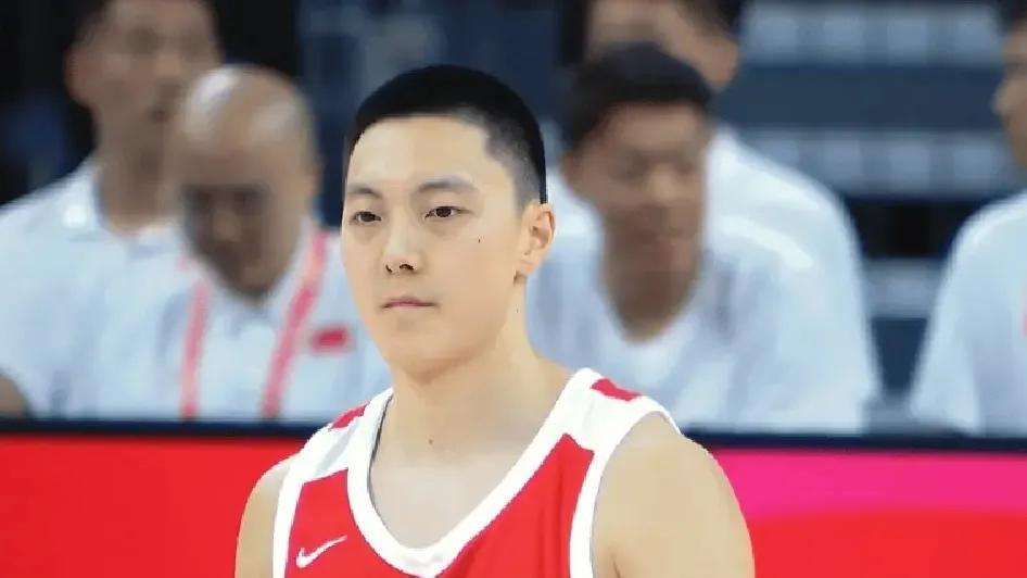 不知道大家发现没？男篮这几个后卫，基本上就没有一个值得信任的！别看胡明轩今天