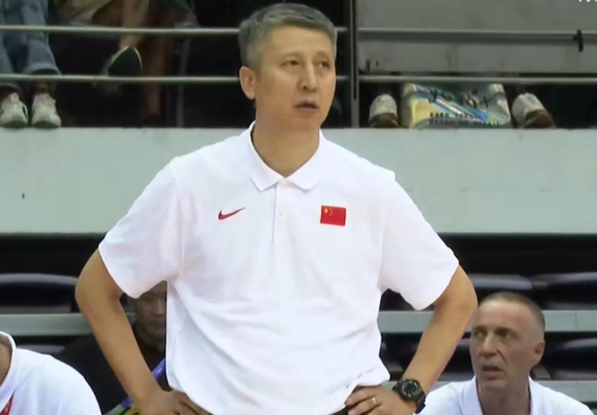 中国男篮终于有了一点儿现代篮球的影子，仅凭这个28投15中，53%的三分球，就是