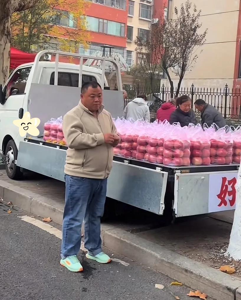 你见过连果梗都朝同一方向摆放的苹果吗？淄博这位