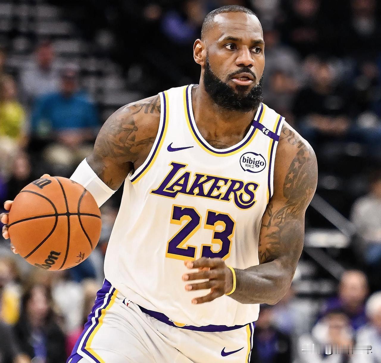 四旬老汉詹姆斯想落叶归根了！根据美记BrianWindhorst报道，如果