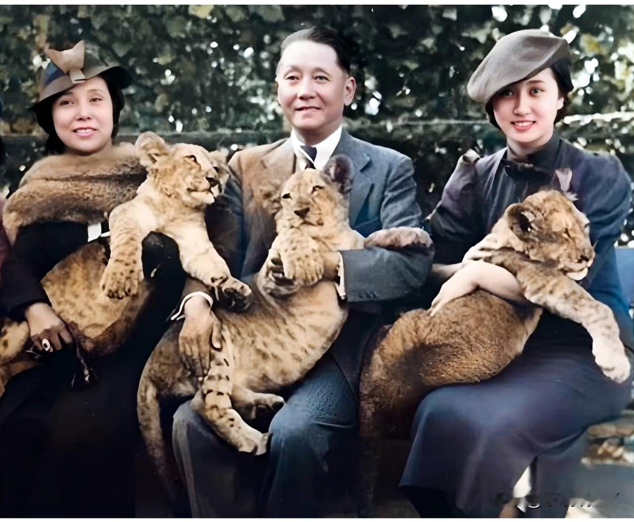 这便是钱学森的夫人蒋英年轻时的真实模样，并非演员饰演的角色！这张珍贵的老照片摄于