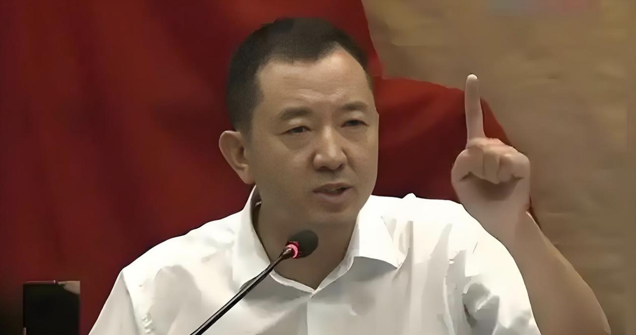 清华硕士陈行甲到巴东上任，发现“前任女县委书记”竟能在北京二环内轻松全款买下两套