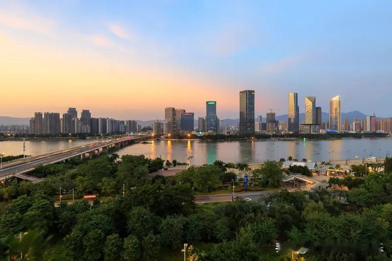 福州房价今年小阳春和下半年降幅还不一样，有高有低的。福州楼市从1月到4月里面，