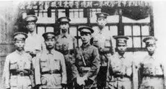 黄埔军校最受尊敬的人是谁？陈赓坦言：他是所有人心目中的“大哥”！在黄埔军校的