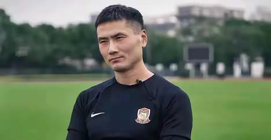 中国国足4个月不打热身赛对积分和排名反而是好事，国足世界排名依然不变，目前位列世