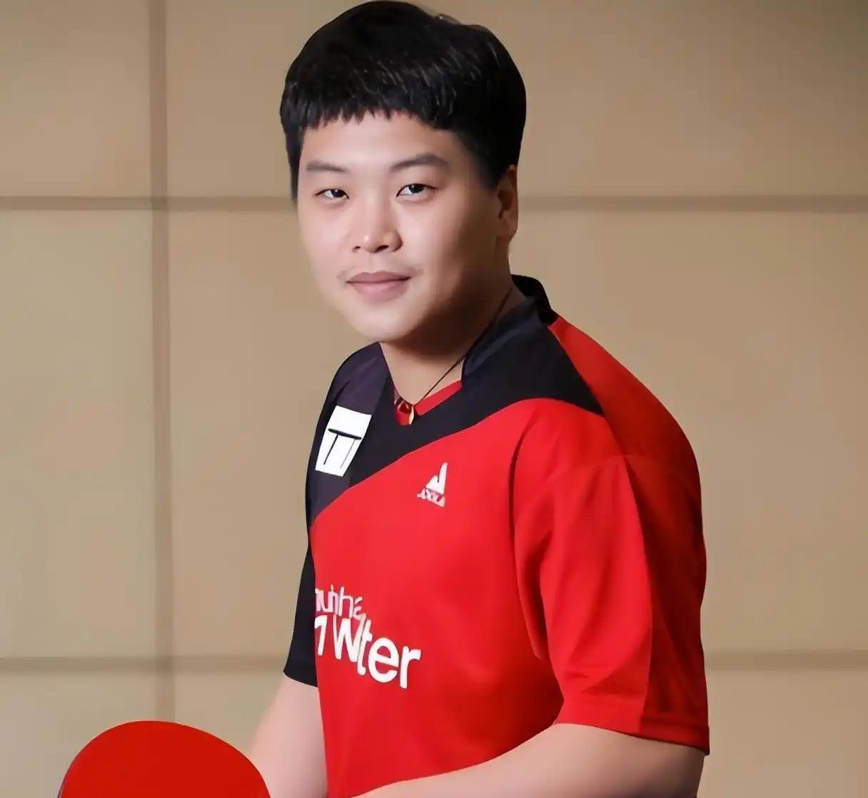 郝帅一针见血的指出林诗栋的弱点，不是心态不稳，退台严重，而是林诗栋发力过猛，